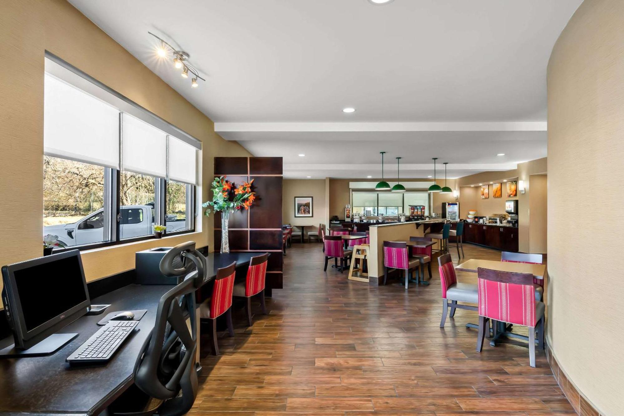Comfort Suites Salem-Roanoke I-81 מראה חיצוני תמונה