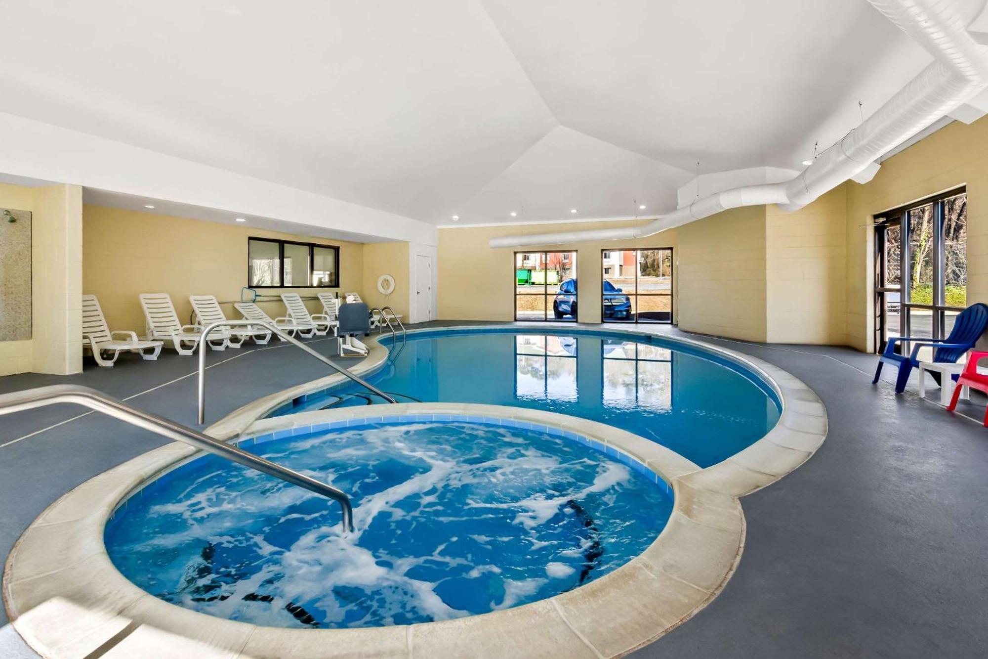 Comfort Suites Salem-Roanoke I-81 מראה חיצוני תמונה